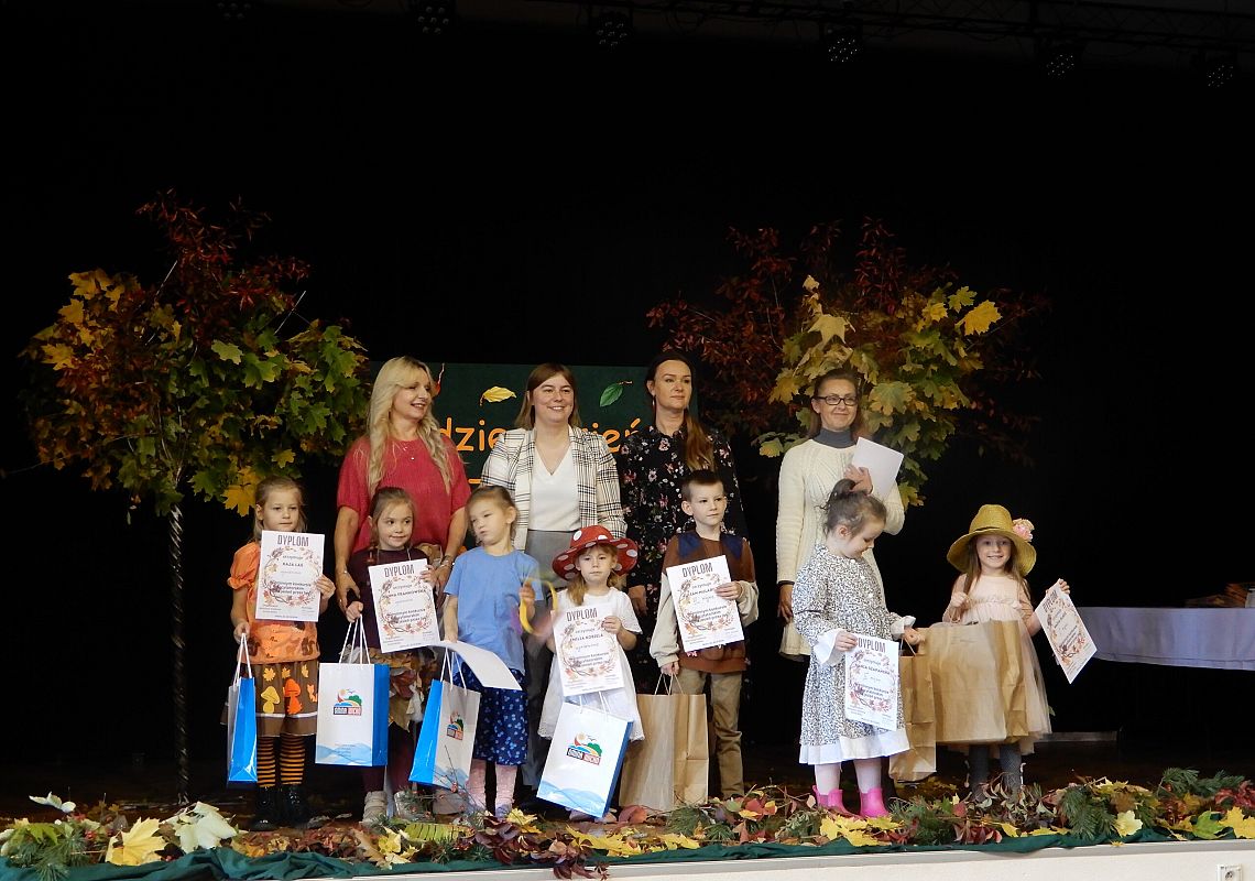 Grafika 1: Gminny konkurs recytatorski ,,Idzie jesień przez las".