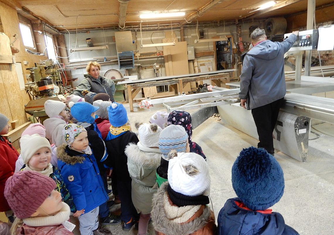 Grafika 1: Z wizytą w stolarni