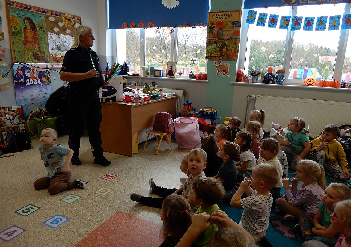 Grafika 1: Spotkanie z Panią policjantką w ramach zajęć SKO