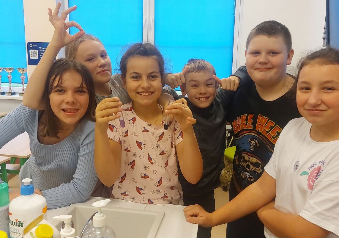 Grafika 1: Kółko przyrodnicze w ramach projektu "Gmina Wicko stawia na edukację"