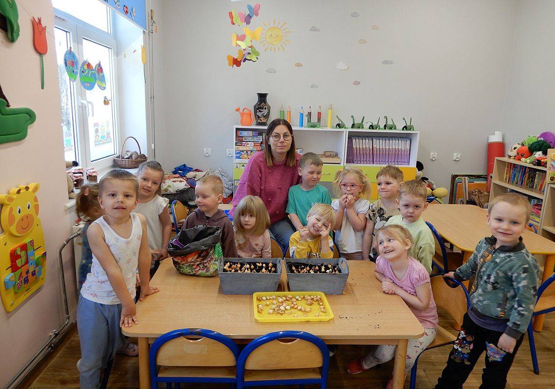 Grafika 1: Sadzimy cebulę w przedszkolu