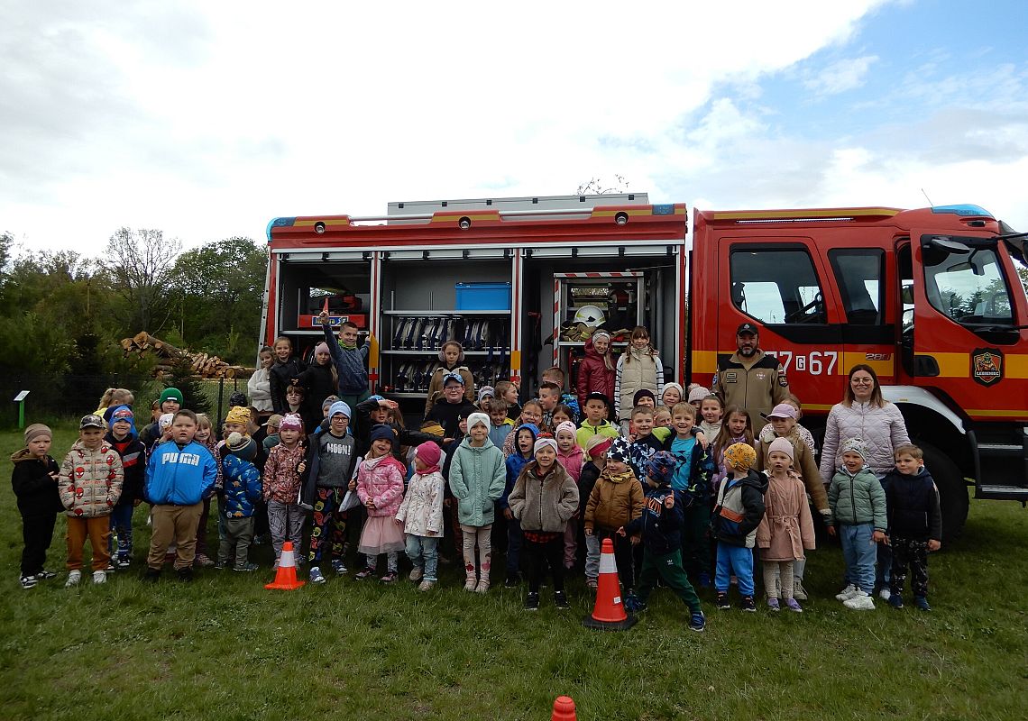 Grafika 1: Wizyta Strażków w naszej szkole