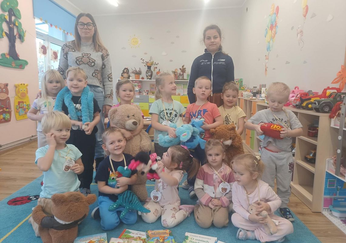 Grafika 1: Dzień Pluszowego Misia w naszym przedszkolu