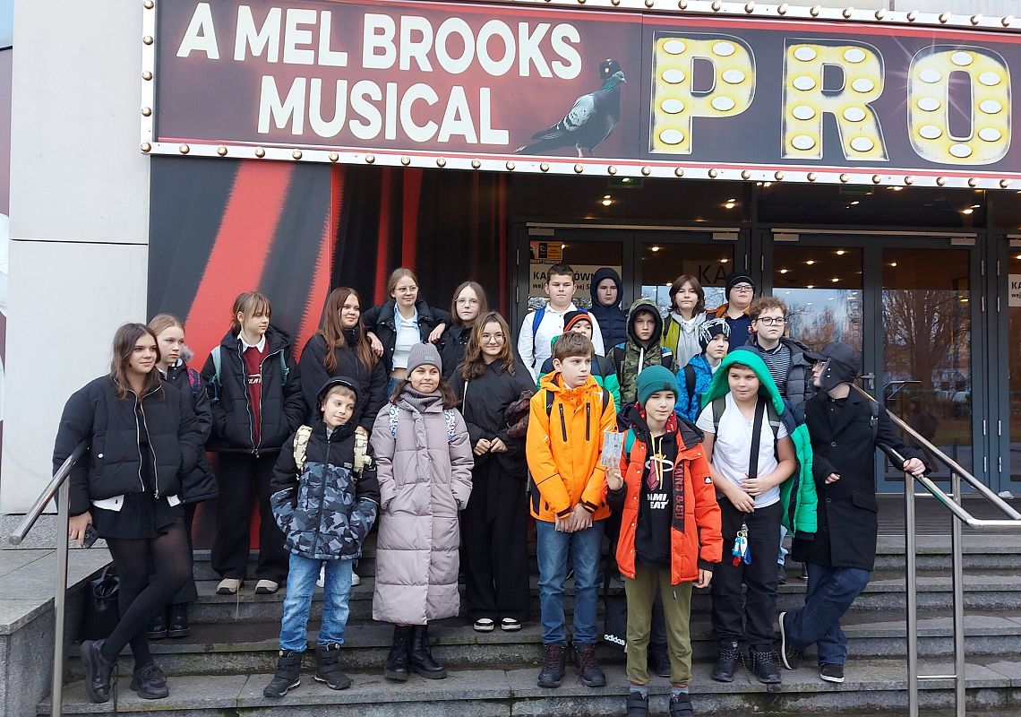 Grafika 1: Wyjazd klasy V i VI do Teatru Muzycznego w Gdyni