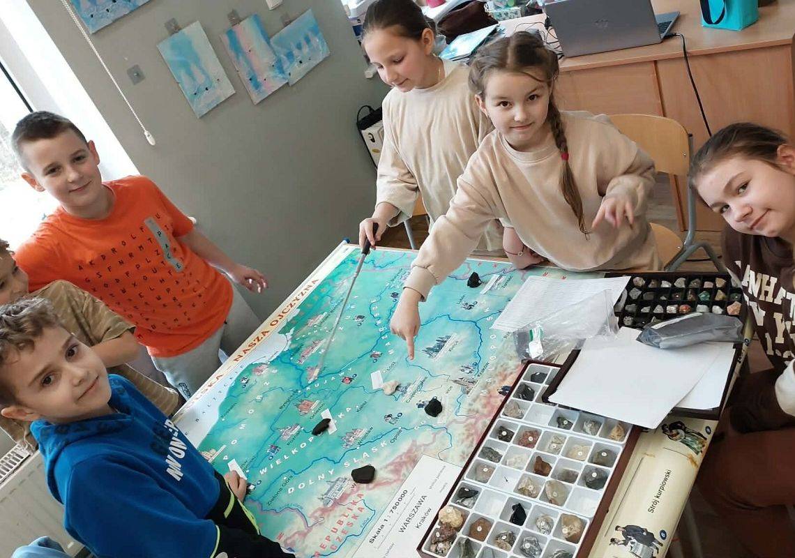 Ignacy Team odkrywa minerały grafika