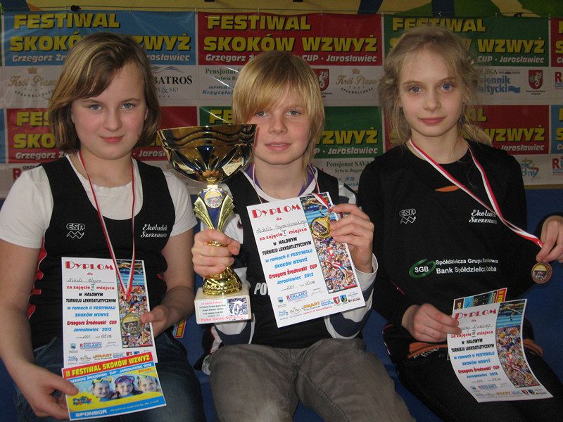 Grafika #0: Komplet medali czwartoklasistów