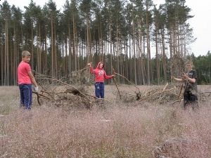 Grafika #0: Kolejna wycieczka do lasu naszych tegorocznych absolwentów