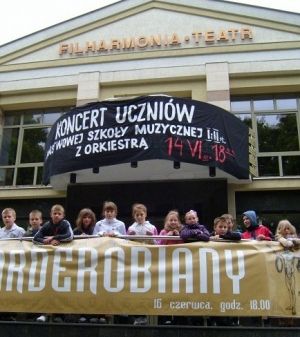 Grafika #0: "O dwóch krasnoludkach i jednym końcu świata"