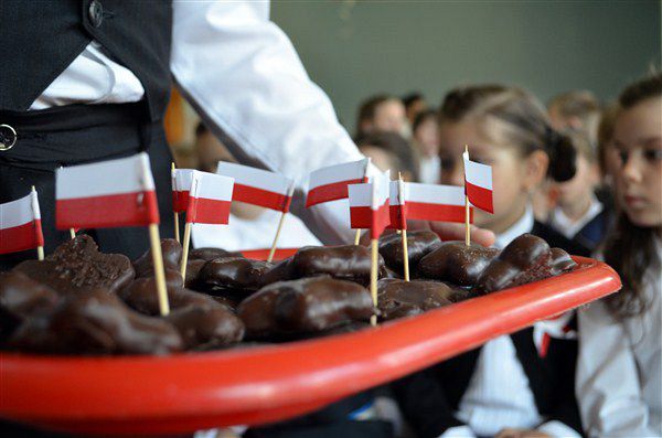 Grafika #0: Apel z okazji Narodowego Święta Trzeciego Maja