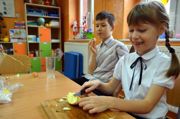 Grafika #0: Owoce w szkole