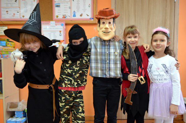 Grafika #0: Międzynarodowy Dzień Postaci z Bajek