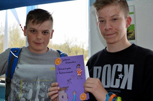 Grafika #0: Konkurs biblioteczny "Obwoluta mojej lektury"