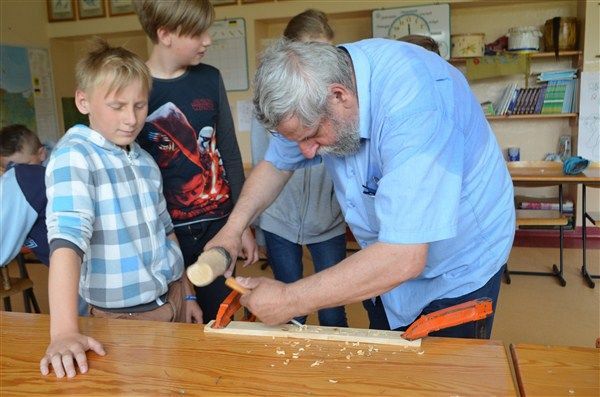 Grafika #0: Warsztaty rzeźbiarskie w ramach lekcji języka kaszubskiego