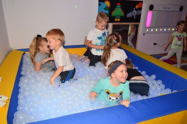 Grafika #0: Wycieczka do Kolorowej Planety