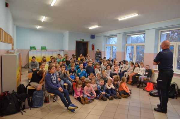 Grafika #0: Spotkanie z policjantem