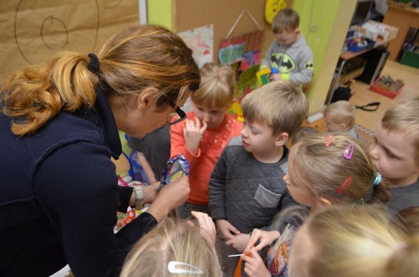 Grafika #0: Na urodzinach misia w Bibliotece szkolnej