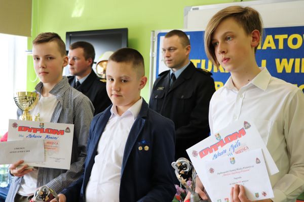 Grafika #0: Powiatowy Turniej Wiedzy Pożarniczej w Cewicach