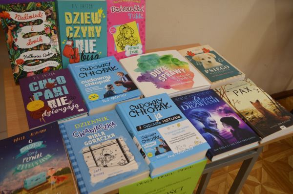 Grafika #0: Nowości w Szkolnej Bibliotece