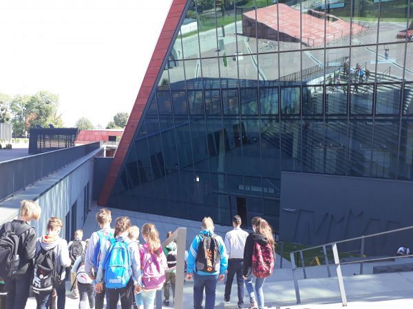 Grafika #0: Wycieczka do Muzeum II Wojny Światowej w Gdańsku