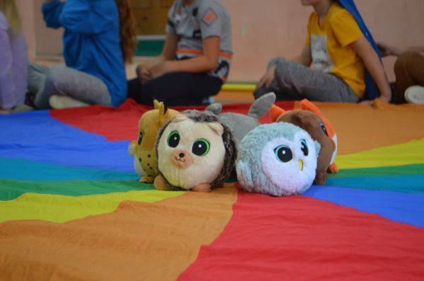 Grafika #0: "Przedstawienie czas zacząć" z Gangiem Słodziaków