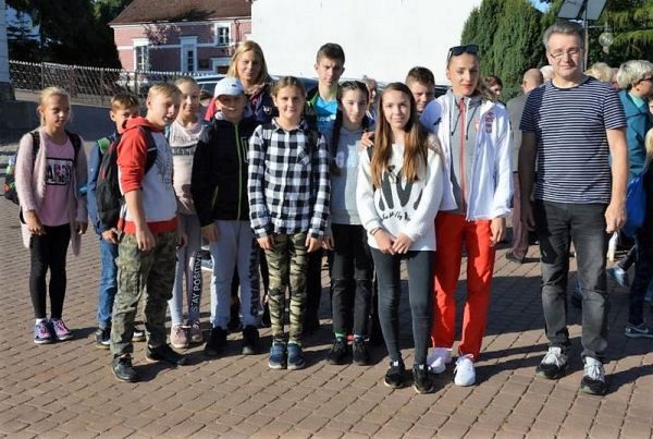 Grafika #0: Wolontariusze i Angelika Cichocka