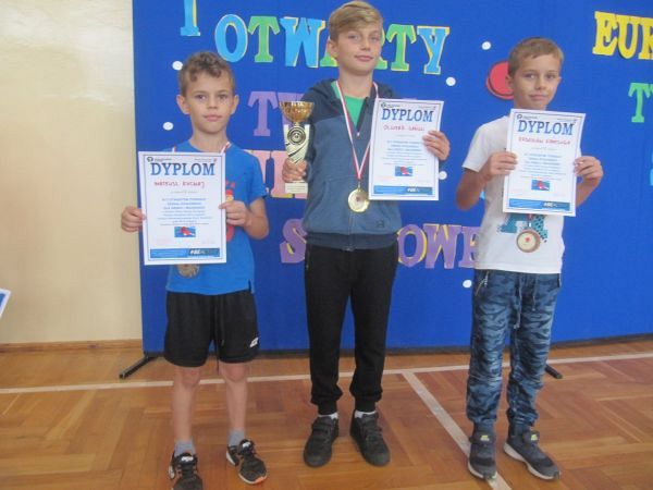 Grafika #0: Emocje przy tenisowych stołach. Radosław na podium