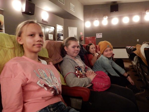 Grafika #0: Wycieczka do kina