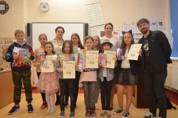 Grafika #0: Konkurs Piosenki Anglojęzycznej "Tam idź, gdzie słyszysz śpiew. Tam ludzie serca mają. Źli ludzie wierz mi-nigdy nie śpiewają"