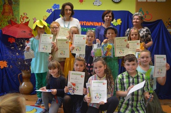 Grafika #0: Nagrodzeni w konkursie recytatorskim "Witaminki, witaminki dla chłopczyka i dziewczynki"