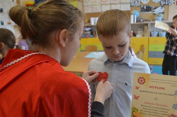 Grafika #0: Pasowanie uczniów klasy I na czytelnika