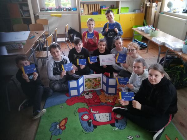 Grafika #0: Trzecioklasiści na uniwersytecie