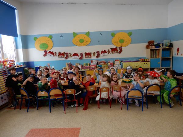 Grafika #0: Bal w przedszkolu.