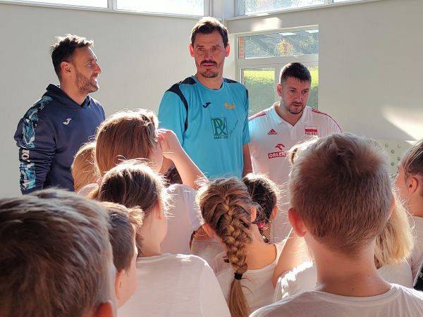 Grafika #0: Siatkarski trening pokazowy