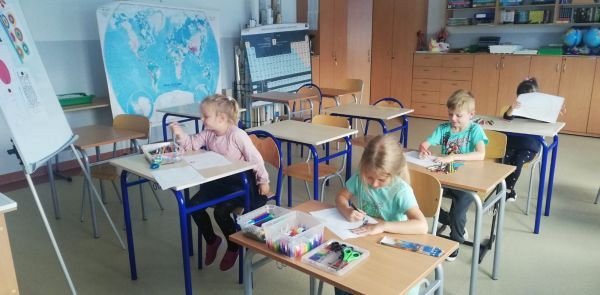 Grafika #0: Międzynarodowy Dzień Kropki w bibliotece