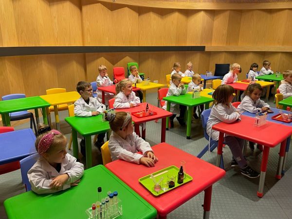 Grafika #0: Wycieczka do Centrum Nauki Experyment