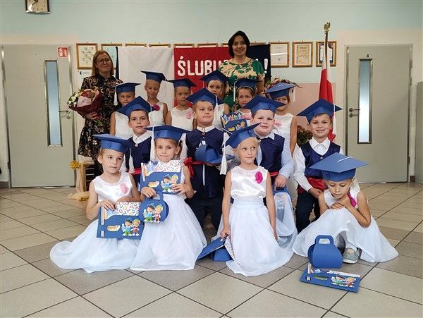 Grafika #0: Ślubowanie pierwszoklasistów