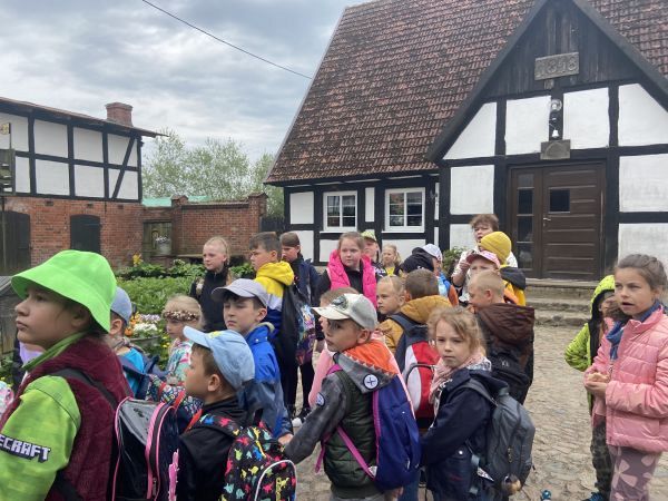 Grafika #0: Wizyta w Pasiece Wędrowna Barć