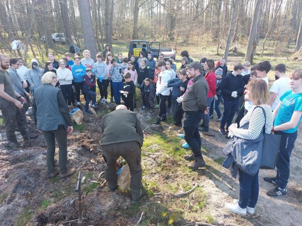 Grafika #0: XVI edycja Międzynarodowego Dnia Ziemi pod hasłem "Ziemia na krawędzi"
