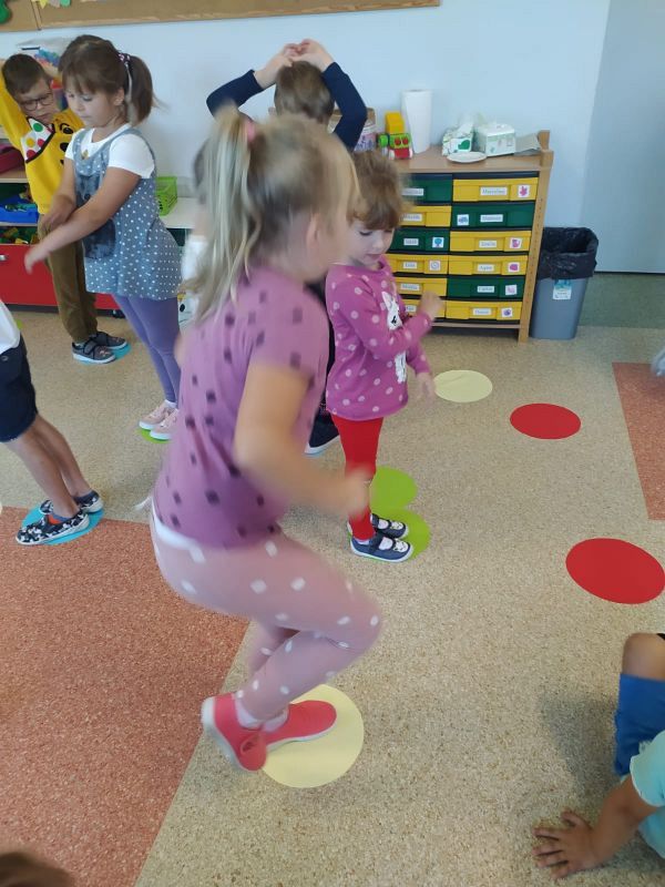 Grafika #0: Dzień Kropki w przedszkolu