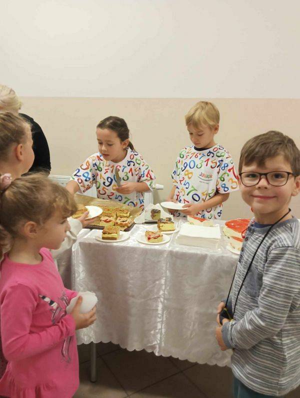 Grafika #0: Przybij piątkę dla hospicjum - kiermasz ciast