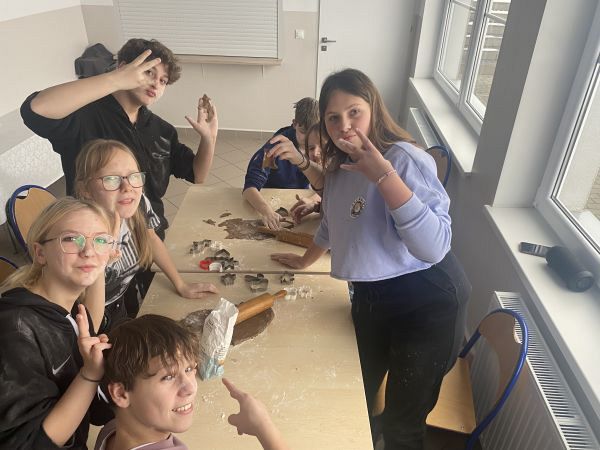 Grafika #0: Przygotowania klasy 8 do Wigilii klasowej