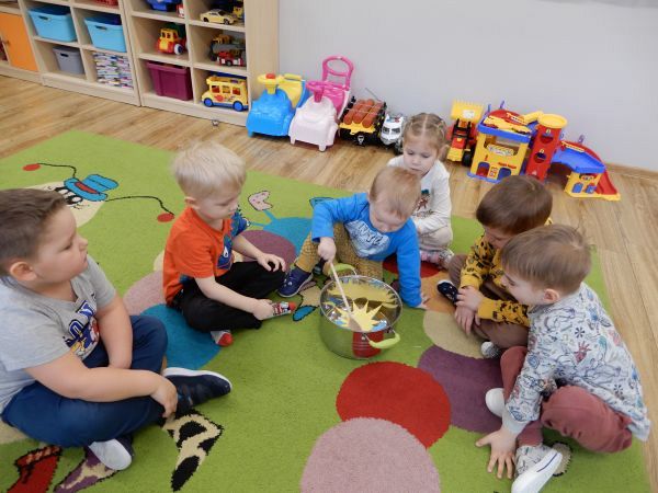 Grafika #0: ,,W marcu jak w garncu"