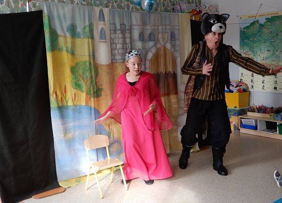 Grafika 7: Teatrzyk w przedszkolu