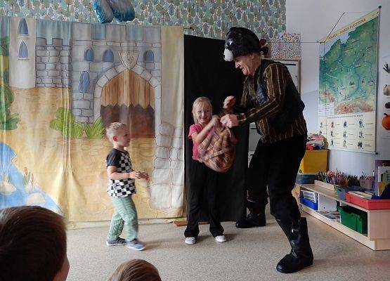 Grafika 9: Teatrzyk w przedszkolu