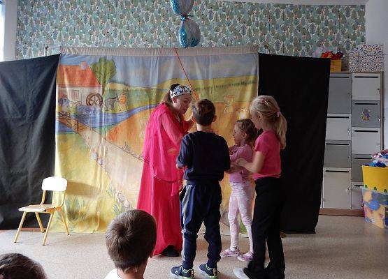 Grafika 11: Teatrzyk w przedszkolu