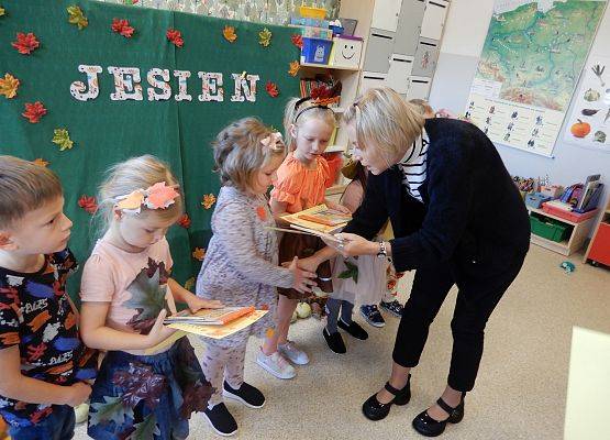 Grafika 8: Konkurs recytatorski  pt.:"Idzie jesień przez las"