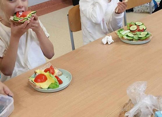 Grafika 8: Przegląd wydarzeń z ławki ucznia:)