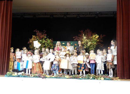 Grafika 7: Gminny konkurs recytatorski ,,Idzie jesień przez las".