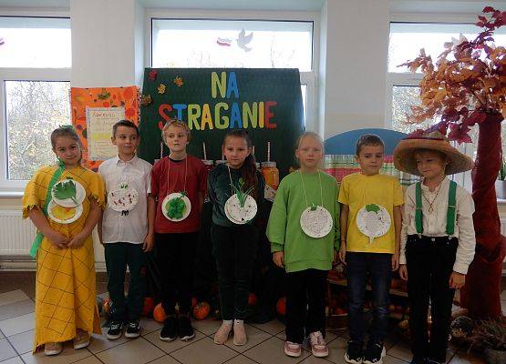 Grafika 2: ,,Na straganie" - jem warzywa i owoce