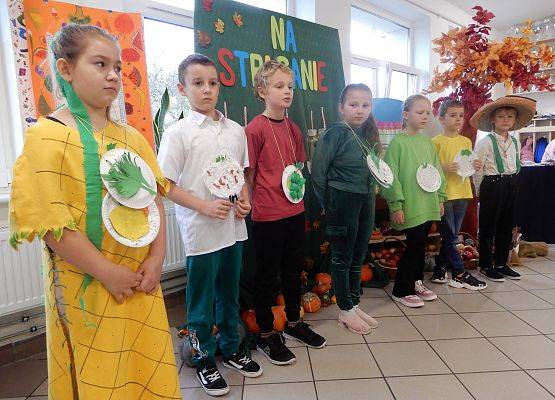 Grafika 3: ,,Na straganie" - jem warzywa i owoce